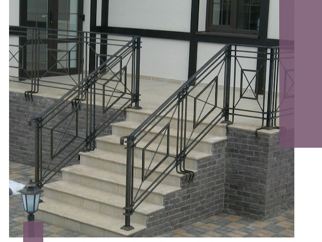 Перила для крыльца в Гукове — монтаж, изготовление и установка